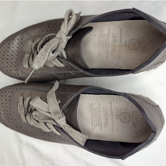 Caposhie Metallic Sneakers - Picture 10 of 10